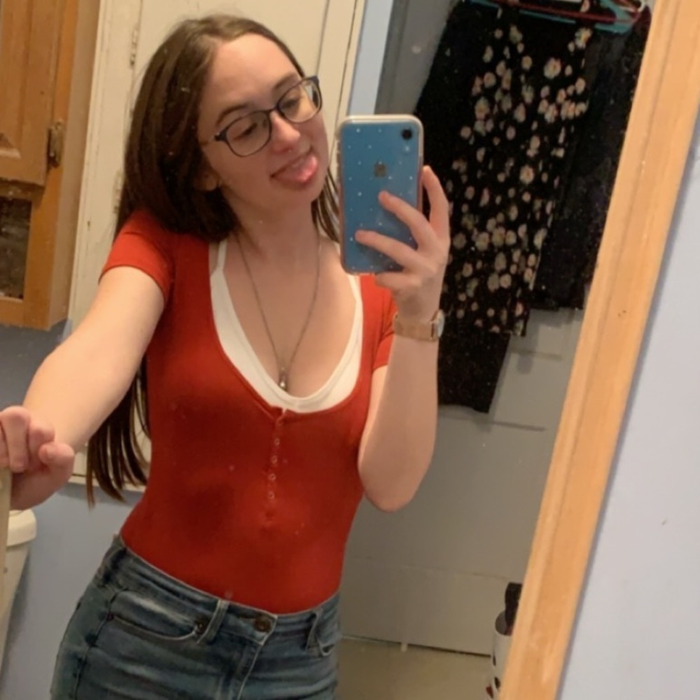 Meet your Posher, Lauren